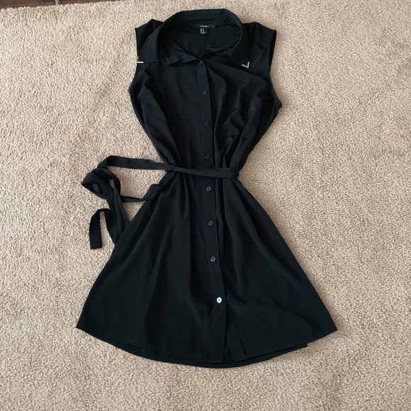 Forever 21 Dresses & Skirts - Sleeveless button-up dress